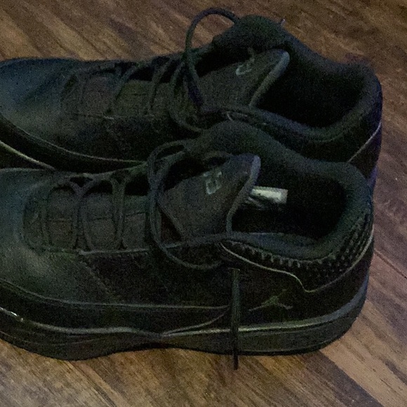 BOYS JORDSNS SIZE 8.5 #9 - Picture 4 of 7
